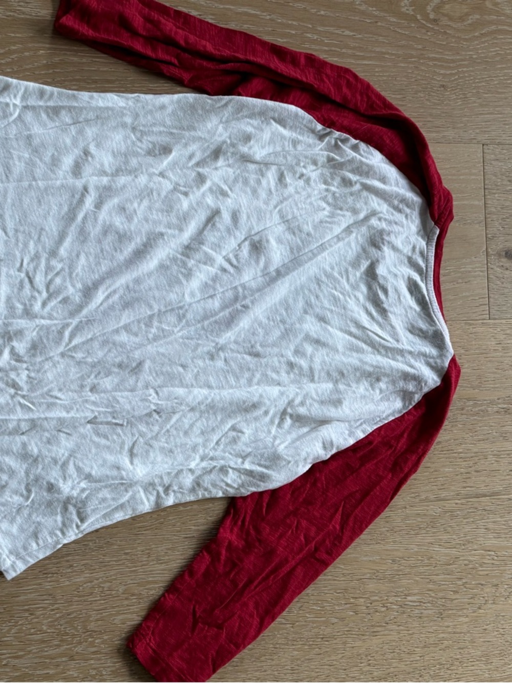 Wisconsin Badgers Red & White Raglan 3/4 Long Sleeve Tee with Badger Graphic - Picture 3 of 4